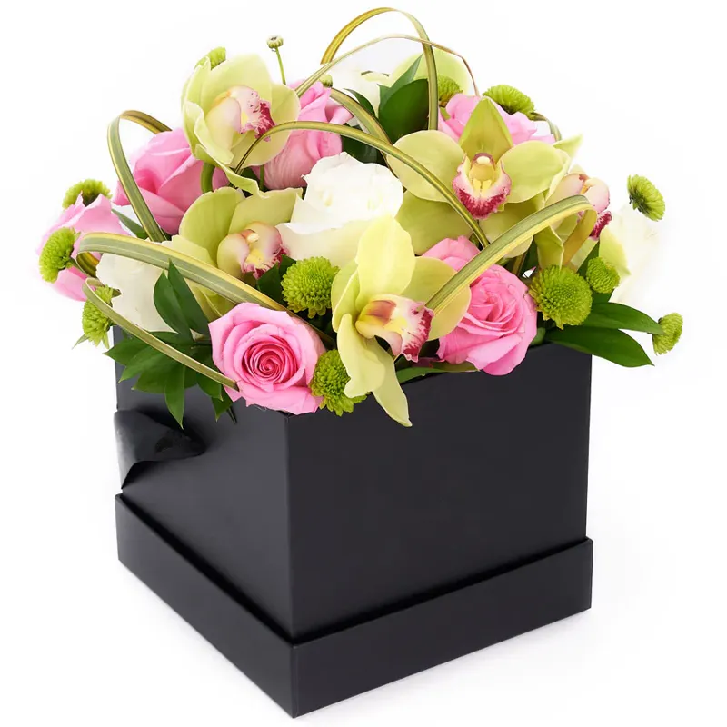 Цветы в коробке Яркий день